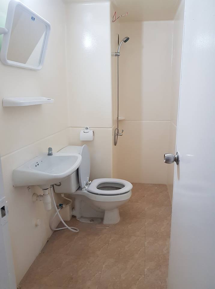 ให้เช่าด่วน คอนโดเมืองทอง ตึก T 8 ชั้น 2 ด้านนอก ทิศตะวันออก ทุกอย่างใหม่หมด พื้นใหม่ สีใหม่ เฟอร์นิเจอร์ใหม่ เเอร์ใหม่ เครื่องใช้ไฟฟ้าใหม่ ห้องน้ำใหม่ ให้เช่าเพียงห้องละ 3700 ต่อเดือน ติดต่อด่วน คุณอนพัทย์ 0863965122