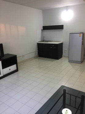 ขายด่วนคอนโดเมืองทอง ตึก T 4 ชั้น 9 ด้านนอก ขนาด 38.39 ตรม แต่งเเล้วปูพื้น เเอร์ เฟอร์ ทีวี ตู้เย็น เครื่องทำน้ำอุ่น ขายถูกมากเพียง 660,000 บาท เท่านั้น 