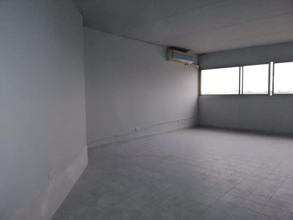 ห้องขนาด 32.84 วิวโล่งไม่ชนตึก ชั้น 4  ขายด่วนๆ คอนโดเมืองทอง T 12 ชั้น 4 ตรงลิฟท์ ปูพื้นกระเบื้องใหม่ ทาสีใหม่ ห้องน้ำ ทำเเล้ว ห้องสวยมาก ขายด่วนราคาโควิท 540,000 บาทเท่านั้น ติดต่อด่วน 086-3965122