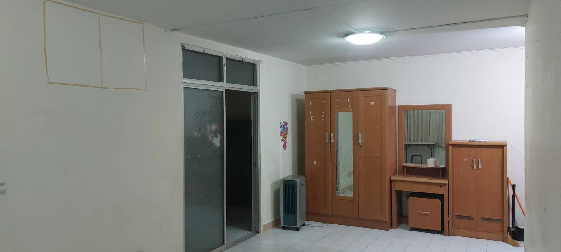 ห้องมุม ราคาถูกมาก T6 ชั้น 4 แต่งเเล้วบางส่วน ขายเพียง 690,000 เท่านั้น สนใจติดต่อด่วน 086-3965122