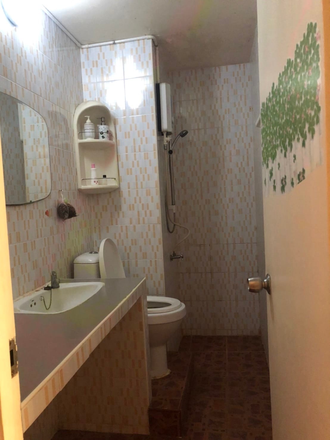 ขายด่วนคอนโด เมืองทองตึก T 5 ชั้น 3 ด้านนอก ขนาด 38.39 เเต่งเเล้วบางส่วน ปูกระเบื้อง ห้องน้ำปูเต็ม ขายเพียง 650,000 บาทครับ ติดต่อด่วน 086-3965122