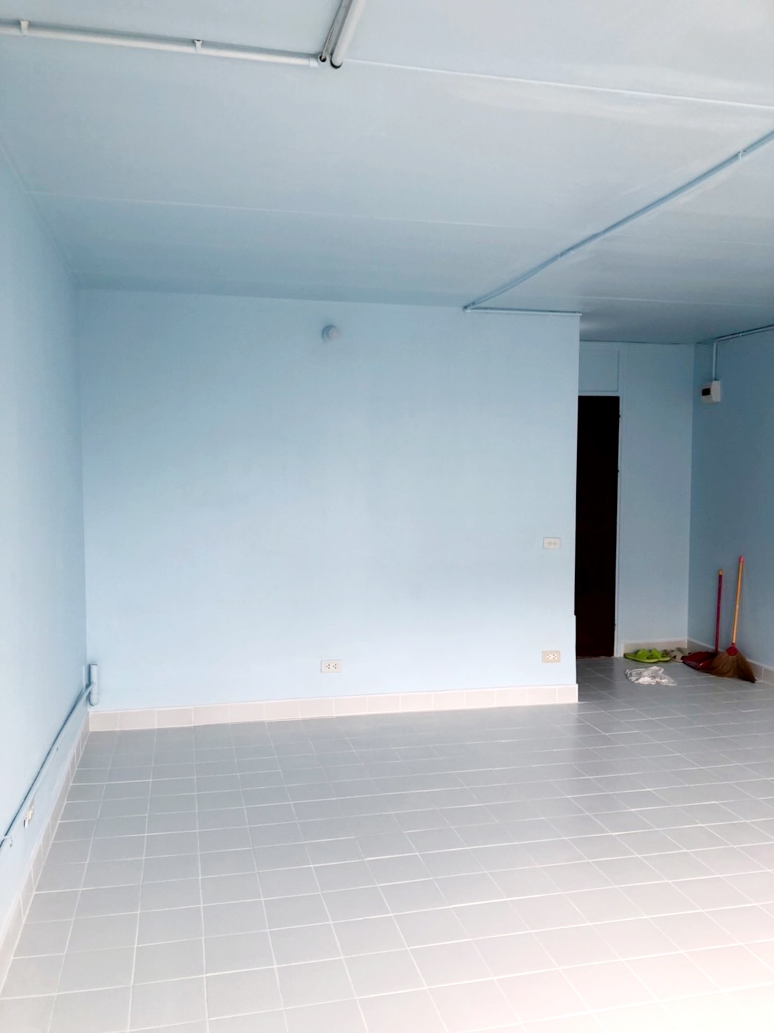 ขายห้อง P2 ชั้น 7 ด้านนอก ขนาด 28.40 เเต่งเเล้วตามรูป ขายถูกมากเพียง 500,000 บาทเท่านั้น ติดต่อด่วน 0863965122