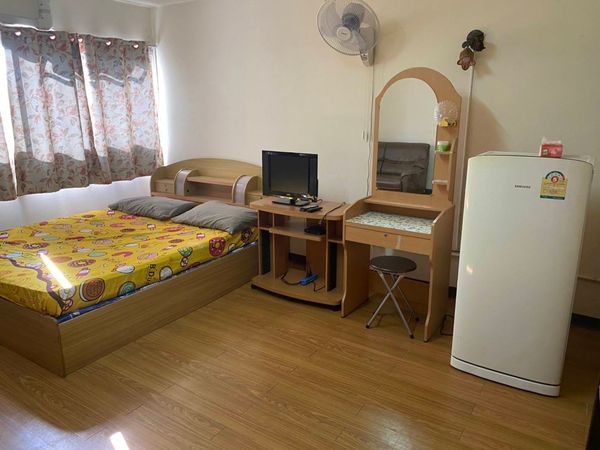 C 6 ชั้น 2 ด้านนอก วิวสวย ฝั่งที่ไม่ดัง เงียบสงบ วิวโล่งไม่ชนตึก เเต่งเเล้ว พื้นไม้ลามิเนต ห้องสวย ขายถูกมากเพียง 480,000 เท่านั่น สนใจติดต่อ 086-3965122