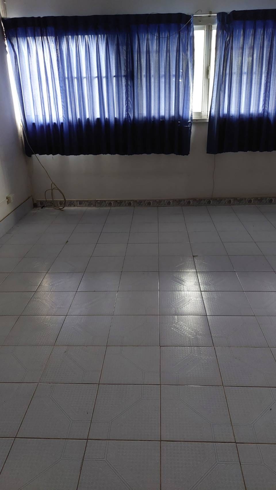 ขายด่วน . คอนโดเมืองทอง ตึก T4 ห้องกลางขนาด 38.39 วิวด้านนอก ชั้น 2 วิวโล่งไม่ชนตึก  ปูกระเบื้องพื้นเเบเว ขายถูกมากเพียง 530,000 เท่านั้น  ติดต่อด่วน 086-3965122