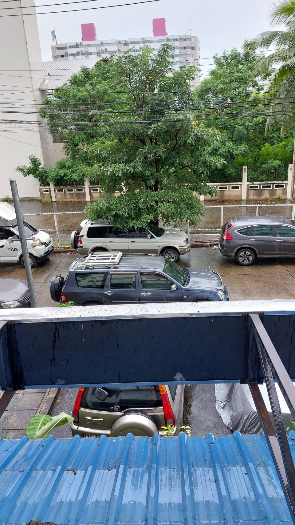 ขายด่วน . คอนโดเมืองทอง ตึก T4 ห้องกลางขนาด 38.39 วิวด้านนอก ชั้น 2 วิวโล่งไม่ชนตึก  ปูกระเบื้องพื้นเเบเว ขายถูกมากเพียง 530,000 เท่านั้น  ติดต่อด่วน 086-3965122