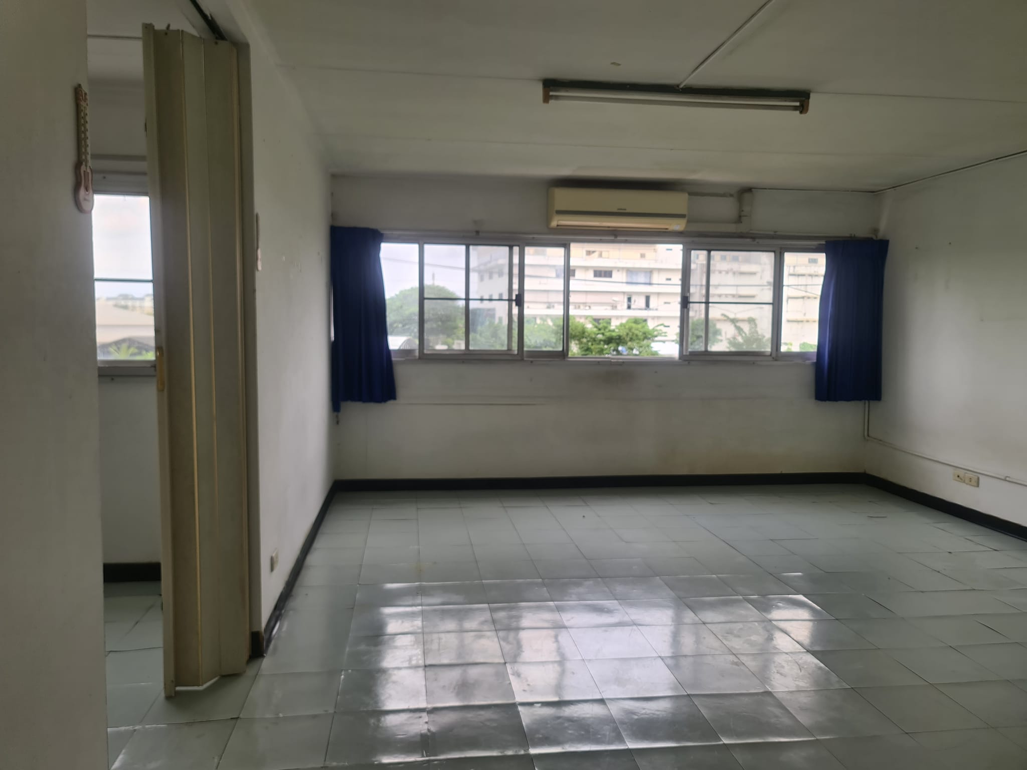 ห้องหายากราคาถูก ห้องเปล่าขนาด 38.39 ตร.ม ตึก T2 ชั้น 3 มีห้องนอนเเยก ด้านนอก วิวโล่งไม่ชนตึก (หายากมาก)  ราคา 590,000 บาท ติดต่อด่วน  086-3965122