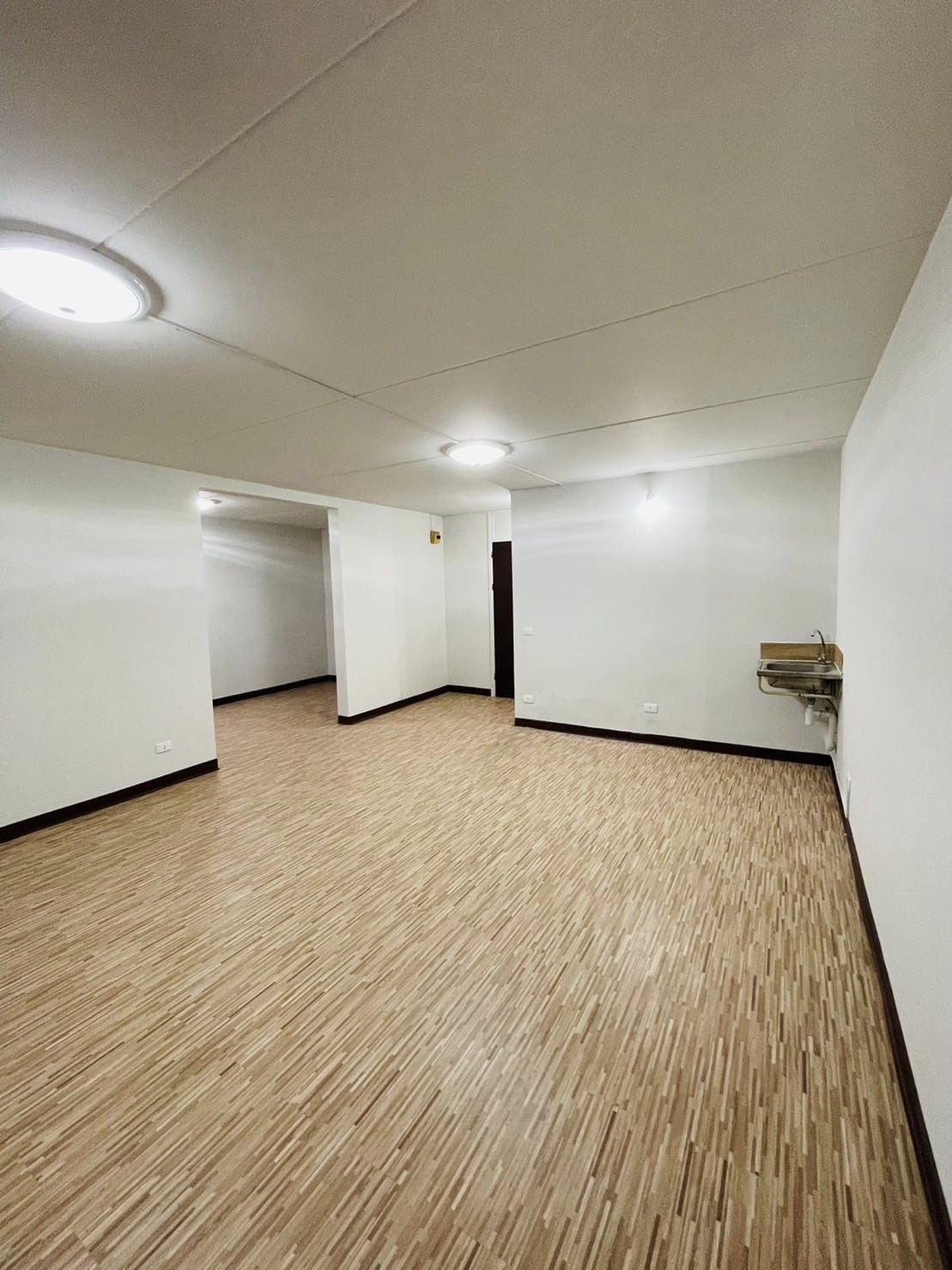 ด่วน !!! คอนโดเมืองทองตึก C6 ชั้น 9 ด้านใน ขนาด 38.39 มีห้องนอนเเยก ปูพื้นใหม่ ทาสีใหม่ ห้องน้ำใหม่ ปูห้องน้ำเต็ม เดินไฟใหม่ ทำใหม่หมด ห้องสวยมาก ขายขาดทุนเพียง 600,000 บาทเท่านั้น ติดต่อด่วน 086-3965122