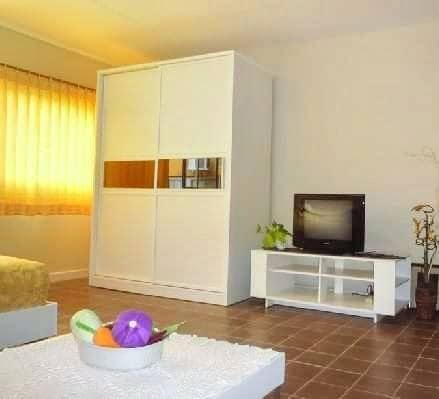 ขายด่วน  คอนโดเมืองทอง  ตึก C5 ชั้น 14 ด้านใน ตกเเต่งเเล้ว พร้อมคนเช่าเดือนละ 3200 บาท  ทำเลดีหน้าคอสโม่ คนเช่า(เช่ามาประมาณ 5 ปี)  ขายเพียง 520,000 บาทเท่านั้น  ติดต่อ 086-3965122