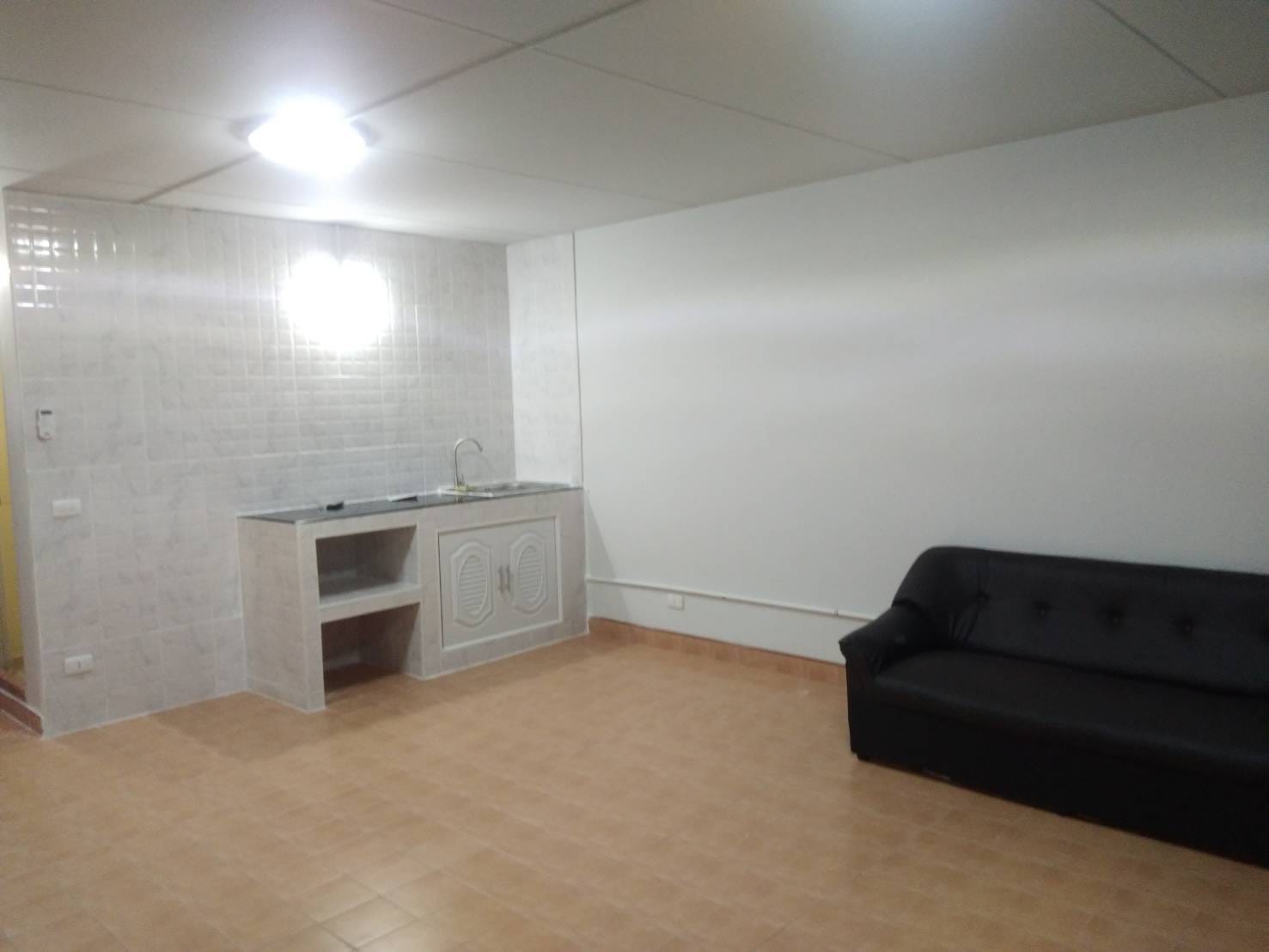 ขายด่วน คอนโดเมืองทอง ตึก  T8 หน้าตลาด และใกล้ Cosmo ใกล้รถไฟฟ้า ขนาด 38.39 ตร.ม  ชั้น 3 ด้านใน เเต่งใหม่หมดทุกอย่าง แอร์ใหม่ 2 ตัว เฟอร์นิเจอร์ใหม่ ห้องน้ำใหม่ ขายด่วน 720,000 บาท ติดต่อด่วน 086-3965122