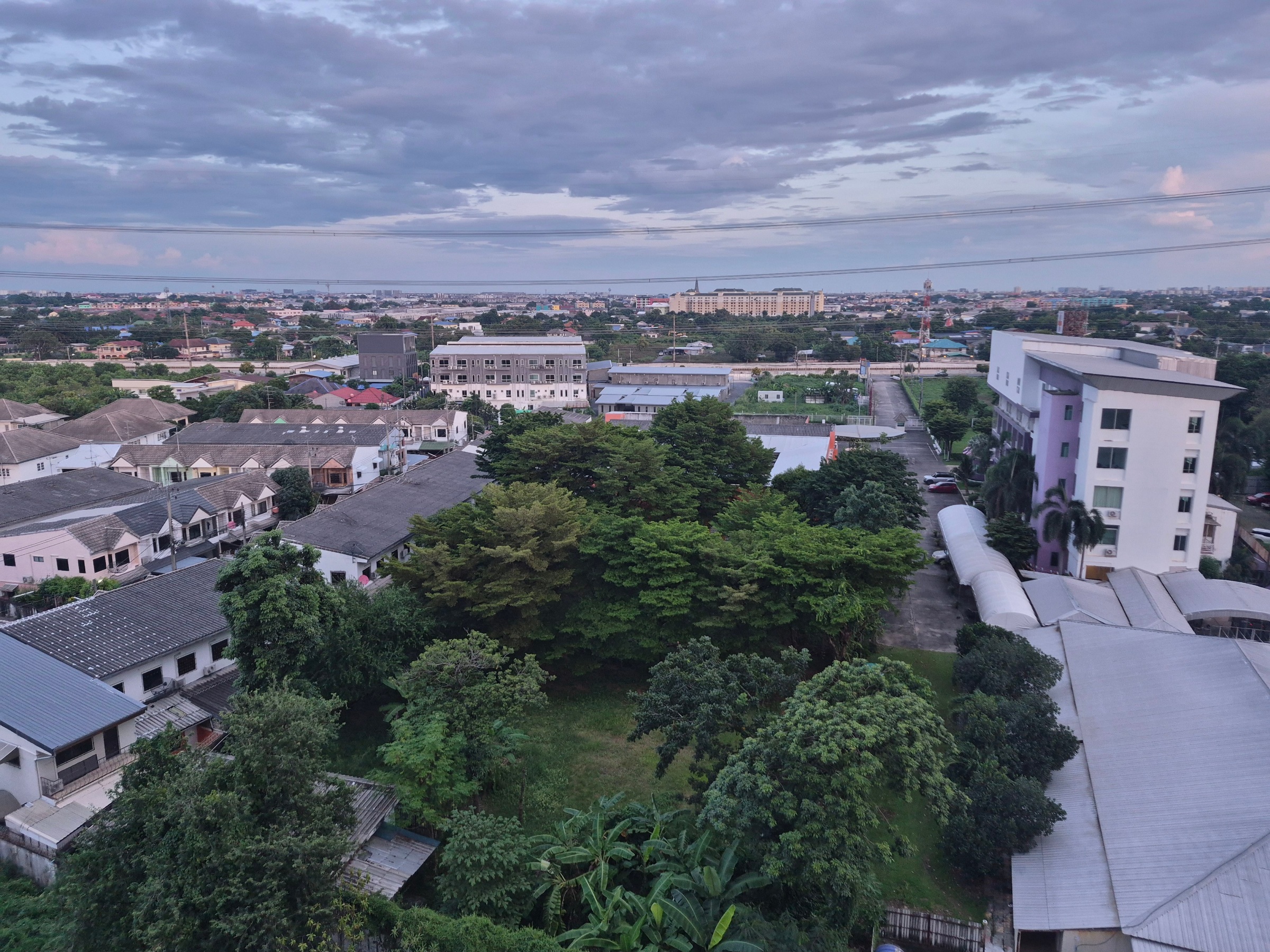 ขายด่วน คอนโดเมืองทองตึก T7 ชั้น 11 หันไปทางคลองประปา วิวโล่งสวย ลมดี ขนาด 28.40 เป็นห้องเปล่า ขายเพียง 390,000 บาท  ติดต่อด่วน 086-3965122